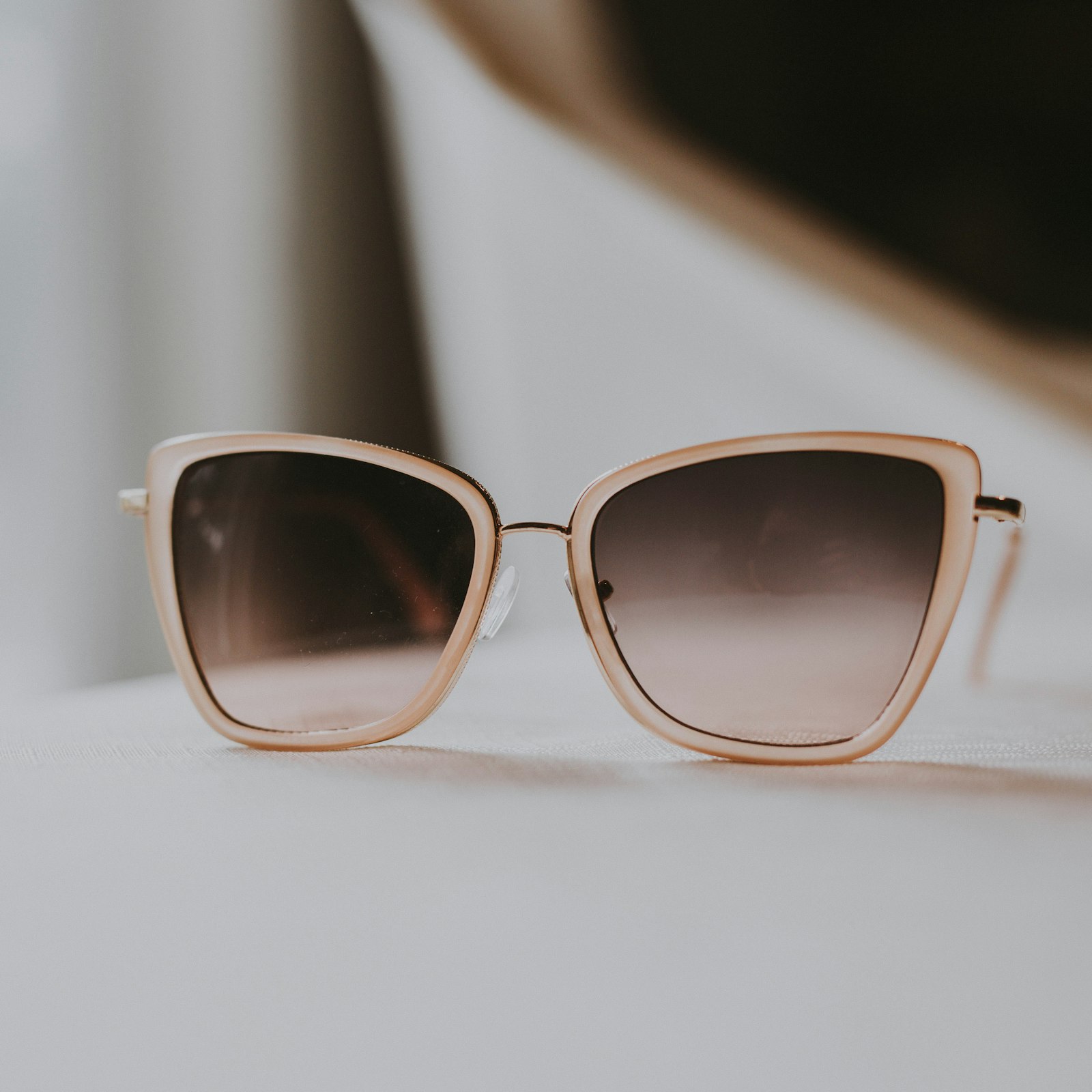 Cat-eye frame